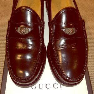Gucci with Tiger emblem on the shoes. Size 7